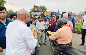 टाटानगर रेलवे स्टेशन पर ट्रेन लेटलतीफी